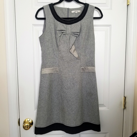 Chic Line Gray Dress with Bow Accent - Picture 2 of 8